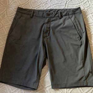 Lululemon athletica Mens dark gray shorts size 36